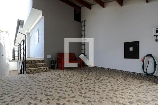 Área Comum - Garagem de kitnet/studio para alugar com 1 quarto, 30m² em Jardim Cecilia, Mogi das Cruzes