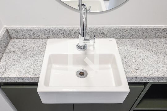 Lavabo de apartamento para alugar com 1 quarto, 48m² em Sumarezinho, São Paulo