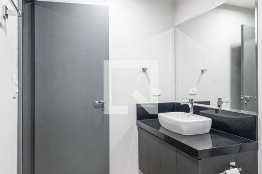 Banheiro da Suíte de apartamento para alugar com 1 quarto, 48m² em Sumarezinho, São Paulo