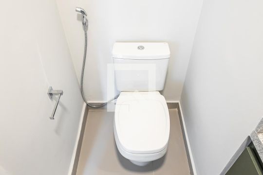 Lavabo de apartamento para alugar com 1 quarto, 48m² em Sumarezinho, São Paulo