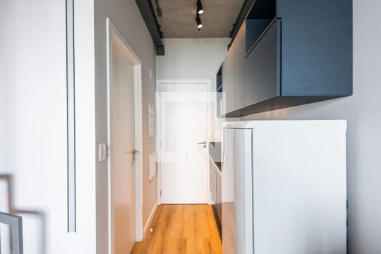 Cozinha de apartamento para alugar com 1 quarto, 48m² em Sumarezinho, São Paulo
