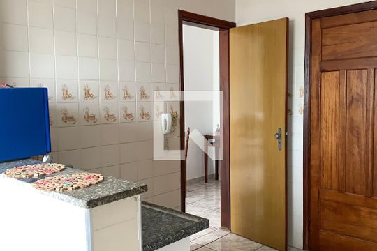Cozinha de apartamento para alugar com 2 quartos, 93m² em Guilhermina, Praia Grande