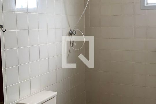 Banheiro 1 de apartamento para alugar com 2 quartos, 93m² em Guilhermina, Praia Grande