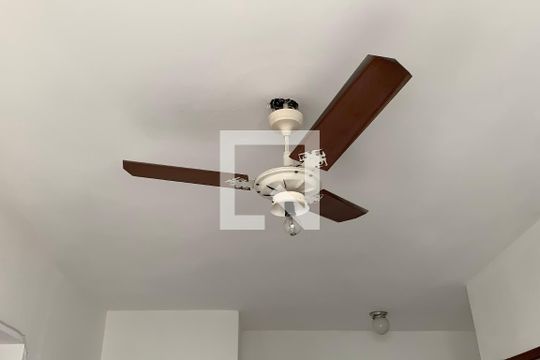 Sala de apartamento para alugar com 2 quartos, 93m² em Guilhermina, Praia Grande