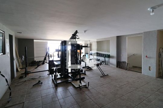 Garagem de casa para alugar com 5 quartos, 800m² em Jardim Guanabara, Rio de Janeiro