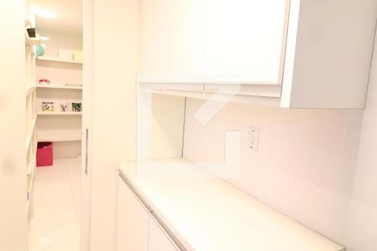 Área de Serviço de casa para alugar com 5 quartos, 800m² em Jardim Guanabara, Rio de Janeiro