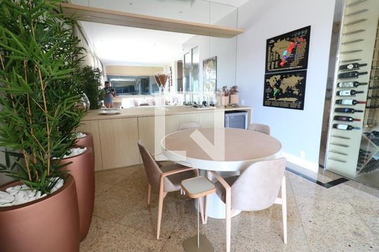 Sala de casa à venda com 5 quartos, 800m² em Jardim Guanabara, Rio de Janeiro