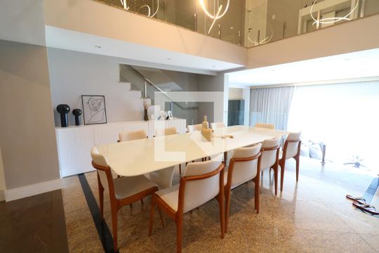 Sala de casa à venda com 5 quartos, 800m² em Jardim Guanabara, Rio de Janeiro