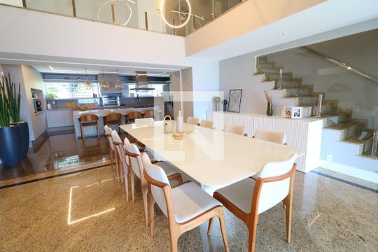Sala de casa à venda com 5 quartos, 800m² em Jardim Guanabara, Rio de Janeiro