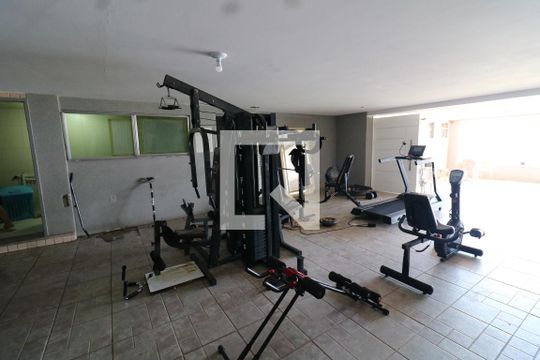 Garagem de casa para alugar com 5 quartos, 800m² em Jardim Guanabara, Rio de Janeiro
