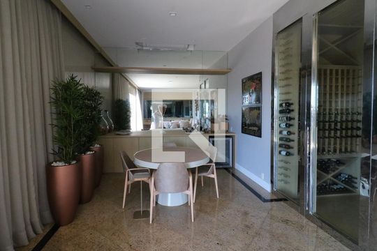 Sala de casa à venda com 5 quartos, 800m² em Jardim Guanabara, Rio de Janeiro