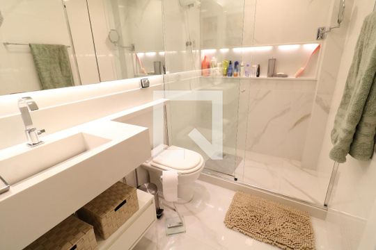 Banheiro 1 da Suíte 1 de casa para alugar com 5 quartos, 800m² em Jardim Guanabara, Rio de Janeiro