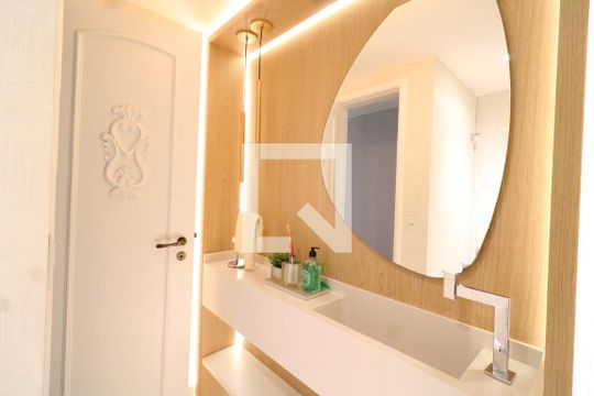 Lavabo de casa para alugar com 5 quartos, 800m² em Jardim Guanabara, Rio de Janeiro