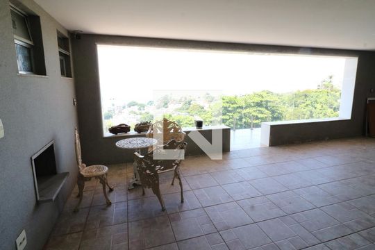 Garagem de casa para alugar com 5 quartos, 800m² em Jardim Guanabara, Rio de Janeiro