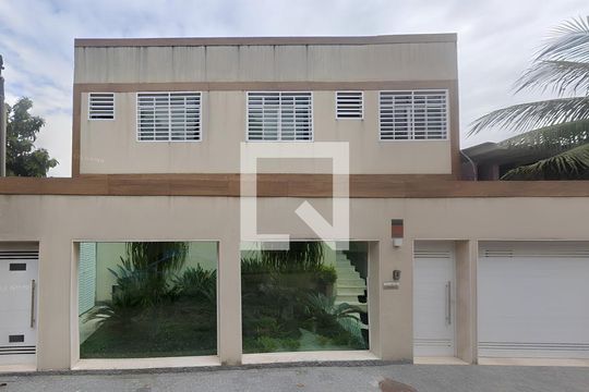 Fachada de casa para alugar com 5 quartos, 800m² em Jardim Guanabara, Rio de Janeiro