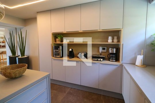 Cozinha de casa para alugar com 5 quartos, 800m² em Jardim Guanabara, Rio de Janeiro