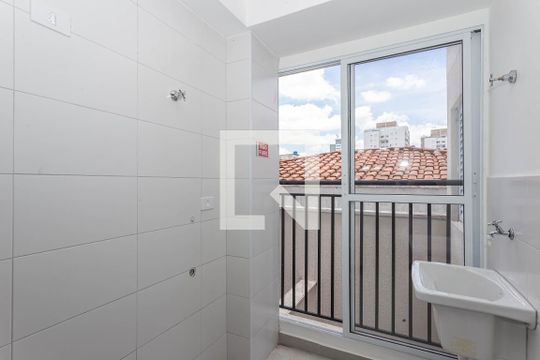 Cozinha de apartamento para alugar com 1 quarto, 30m² em Vila Brasílio Machado, São Paulo