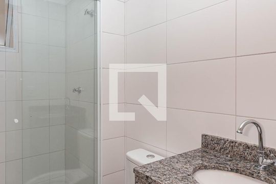 Banheiro de apartamento para alugar com 1 quarto, 30m² em Vila Brasílio Machado, São Paulo