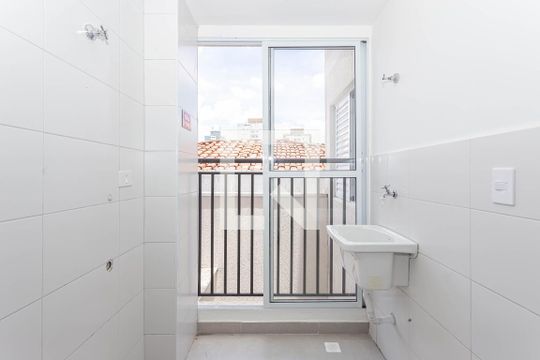 Area de Serviços de apartamento para alugar com 1 quarto, 30m² em Vila Brasílio Machado, São Paulo