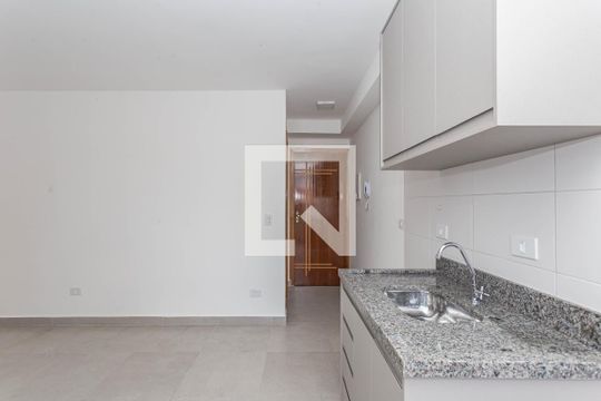 Cozinha de apartamento para alugar com 1 quarto, 30m² em Vila Brasílio Machado, São Paulo