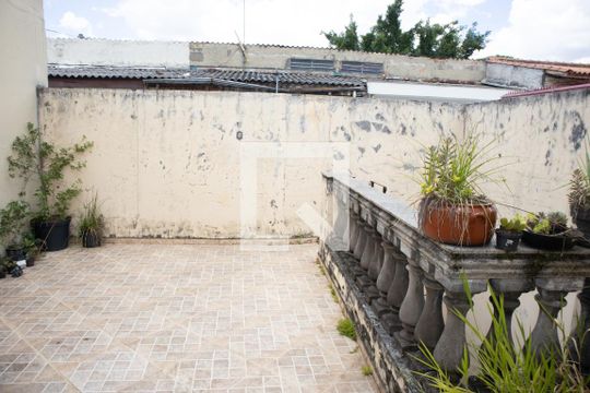 Quintal de casa à venda com 3 quartos, 216m² em Guapira, São Paulo
