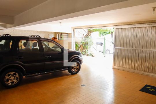 Garagem de casa para alugar com 3 quartos, 347m² em Vila Osasco, Osasco