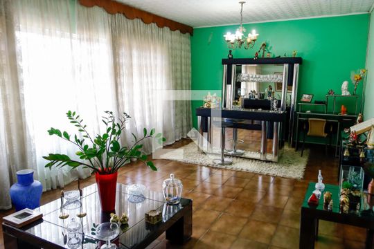 Casa para alugar com 3 quartos, 347m² em Vila Osasco, Osasco