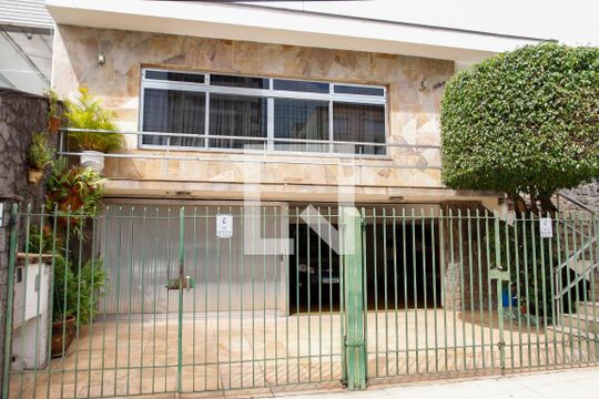 Fachada de casa para alugar com 3 quartos, 347m² em Vila Osasco, Osasco