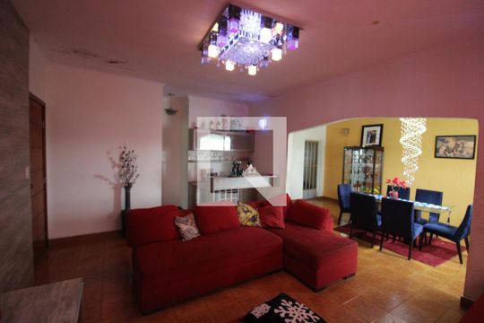 Casa à venda com 3 quartos, 410m² em Parque Peruche, São Paulo
