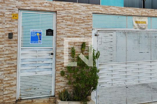Fachada de casa à venda com 3 quartos, 410m² em Parque Peruche, São Paulo