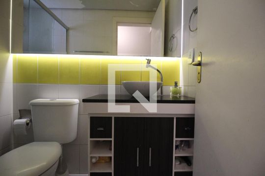 Banheiro de apartamento à venda com 2 quartos, 64m² em Harmonia, Canoas