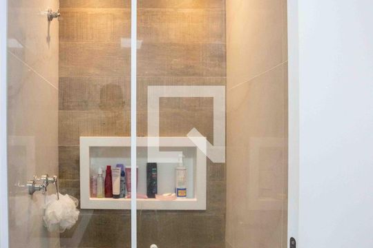 Banheiro de apartamento à venda com 2 quartos, 45m² em Centro, Diadema