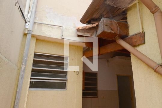 Entrada de casa para alugar com 2 quartos, 80m² em Jardim Prudência, São Paulo