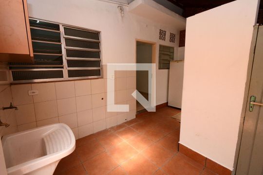 Área de Serviço de casa para alugar com 2 quartos, 80m² em Jardim Prudência, São Paulo