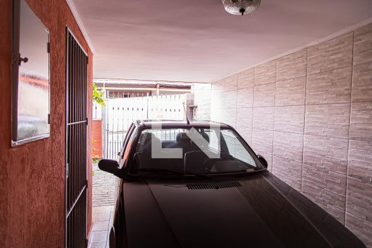 Garagem de casa à venda com 3 quartos, 140m² em Vila Babilônia, São Paulo