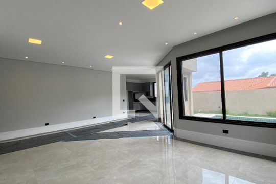 Sala de casa de condomínio à venda com 4 quartos, 200m² em Parque Sinai, Santana de Parnaíba