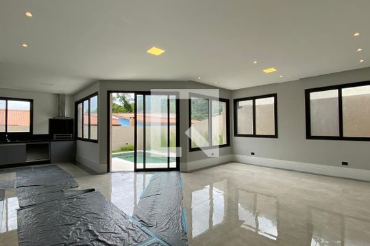 Sala de casa de condomínio à venda com 4 quartos, 200m² em Parque Sinai, Santana de Parnaíba