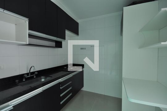 Cozinha de casa de condomínio para alugar com 2 quartos, 63m² em Tremembé, São Paulo