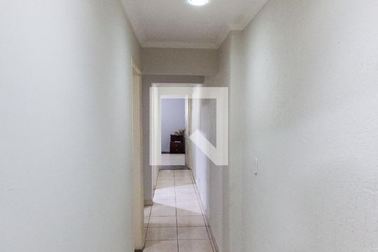 Corredor  de casa para alugar com 3 quartos, 70m² em Jardim Modelo, São Paulo
