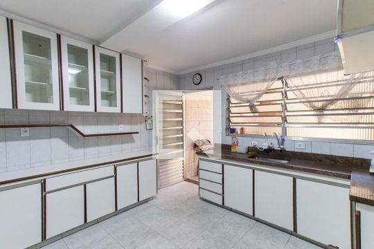 Cozinha    de casa para alugar com 3 quartos, 70m² em Jardim Modelo, São Paulo