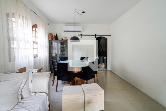 Sala de casa de condomínio à venda com 4 quartos, 400m² em Vila Progresso, Niterói