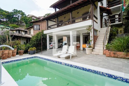 Piscina de casa de condomínio à venda com 4 quartos, 400m² em Vila Progresso, Niterói