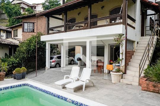 Piscina de casa de condomínio à venda com 4 quartos, 400m² em Vila Progresso, Niterói
