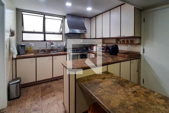 Cozinha de apartamento à venda com 5 quartos, 336m² em Barra da Tijuca, Rio de Janeiro
