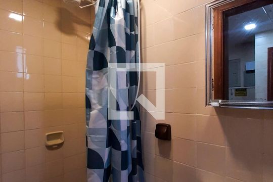 Banheiro de serviço de apartamento à venda com 5 quartos, 336m² em Barra da Tijuca, Rio de Janeiro