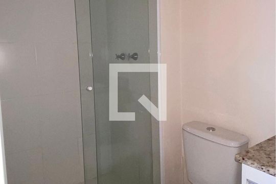 Banheiro da Suíte 1 de apartamento para alugar com 2 quartos, 60m² em Tamboré, Barueri