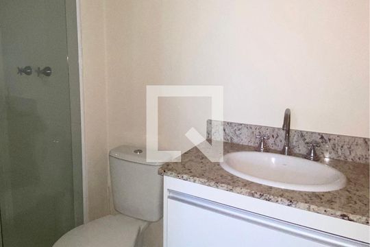Banheiro da Suíte 1 de apartamento para alugar com 2 quartos, 60m² em Tamboré, Barueri