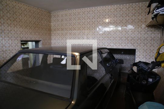 Garagem de casa à venda com 3 quartos, 130m² em Jardim Felicidade (zona Oeste), São Paulo