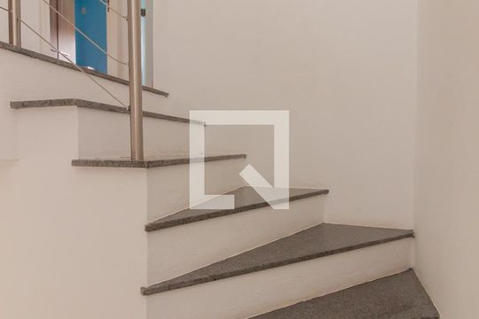 Escada de casa à venda com 3 quartos, 90m² em Canudos, Novo Hamburgo