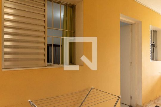 Área externa de casa para alugar com 1 quarto, 20m² em Vila Gomes, São Paulo